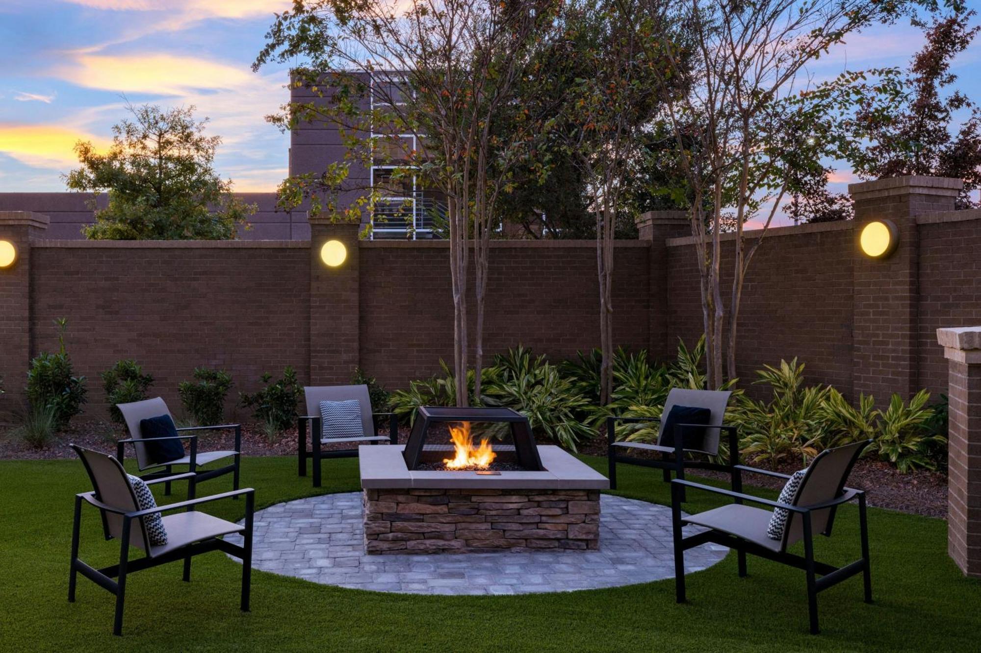 Courtyard By Marriott Starkville Msu At The Mill Conference Center Exterior foto